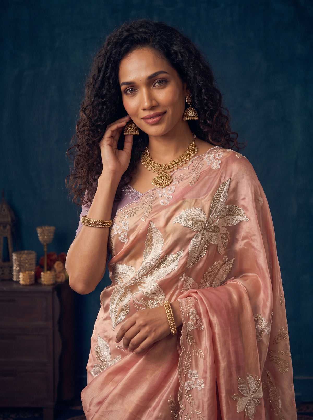 Onion Pink Organza Saree with Leaf Motifs and Scalloped Border, photo 2