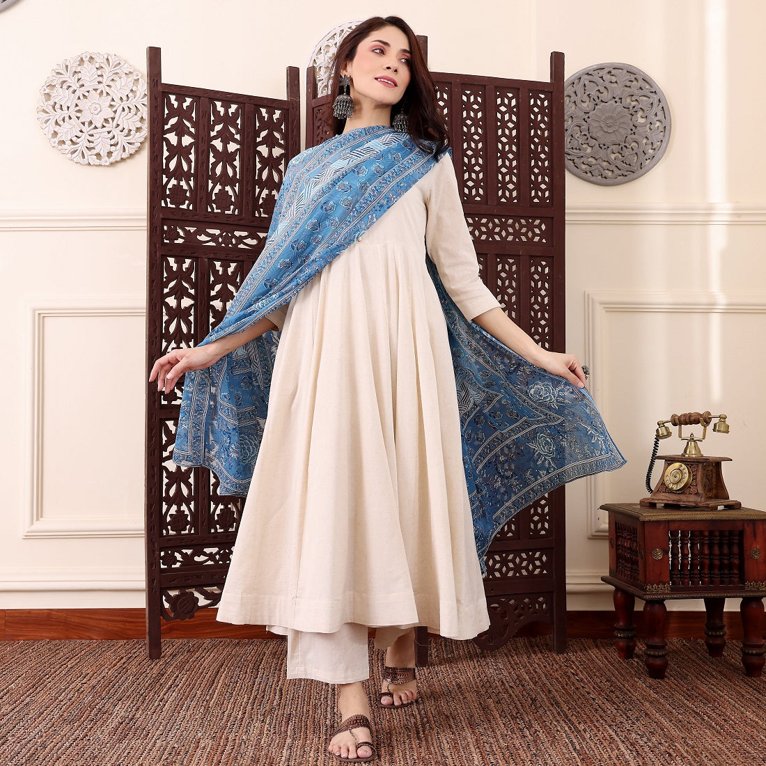 Beige Chanderi Silk Anarkali Kurta Set, photo 3